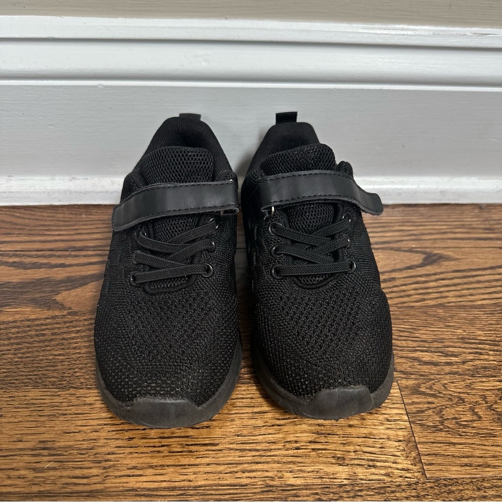 Black Knit Tennis Shoes